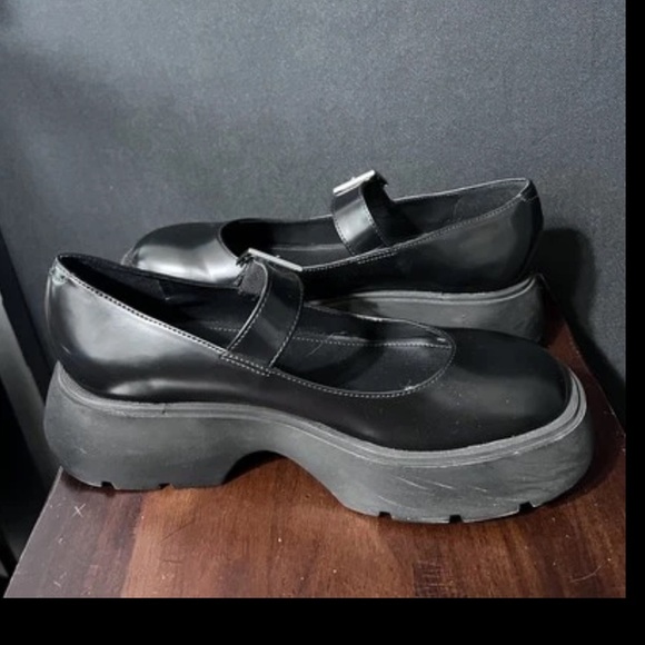 Arezzo Black Leather Mary Jane Women's Chunky Lug Sole Shoes Size 39 Worn Once!! - Picture 3 of 8